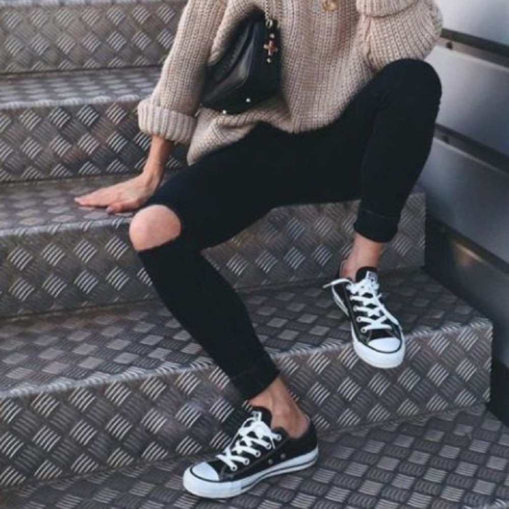 CONVERSE CHUCK TAYLOR ALL STARS | Size 6.5 - Picture 7 of 8